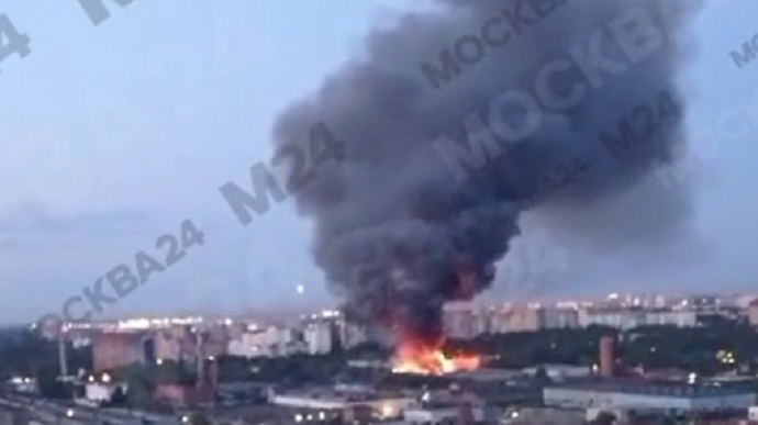 Под Москвой – мощный пожар на складах фабрики