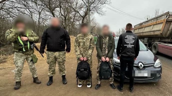 Незаконні туристи перевдягнулися військовими, щоб потрапити в Молдову
