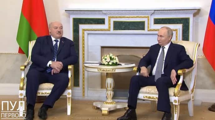 Lukashenko complains to Putin that Ukraine and Baltic countries seek better life abroad – video