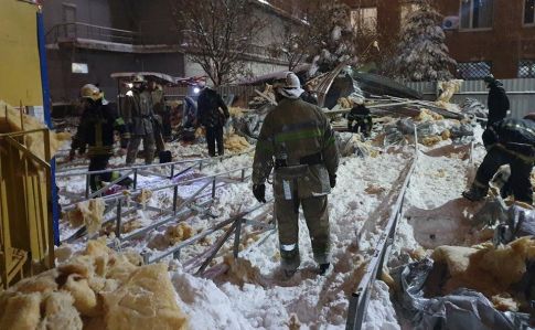 В Харькове обрушилась конструкция торгового павильона, есть пострадавшие