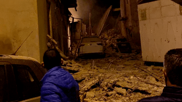 На Сицилии обрушилась многоэтажка, десяток человек пропал без вести