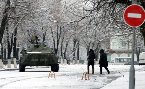 СМИ: В Луганске усилили охрану Плотницкого, подогнали БТРы к ОГА