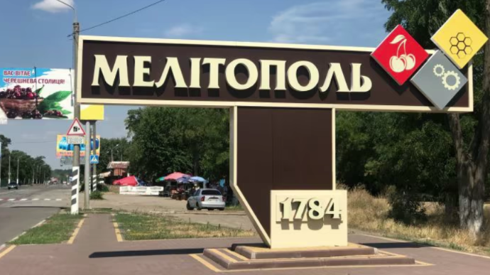 Russians tighten control at checkpoints in Melitopol 