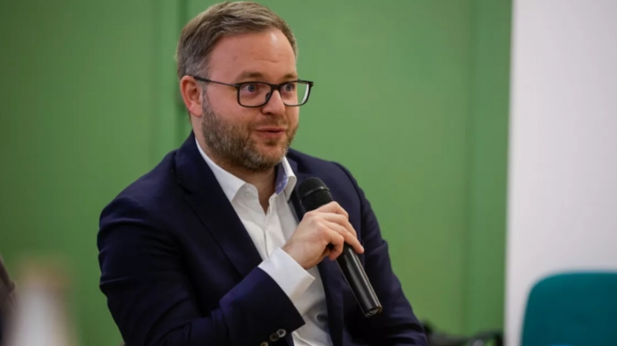 Радник Орбана заявив, що угорці не просили Україну воювати з Росією