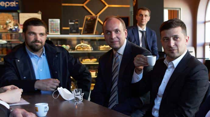 Зеленский и Ко получили админпротоколы за кофе в Хмельницком