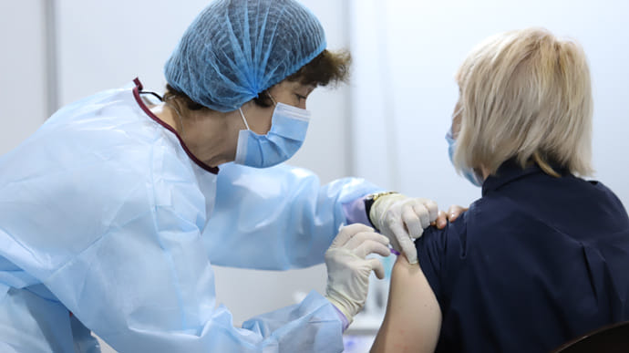 В Верховной Раде против COVID вакцинировали более 800 человек