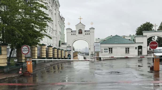 Киево-Печерскую лавру открыли для верующих 