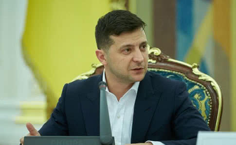 Зеленский просит Раду на внеочередной сессии рассмотреть вопрос Кабмина