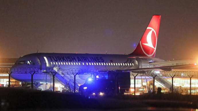 В аеропорту Варшави після повідомлення про бомбу евакуювали літак