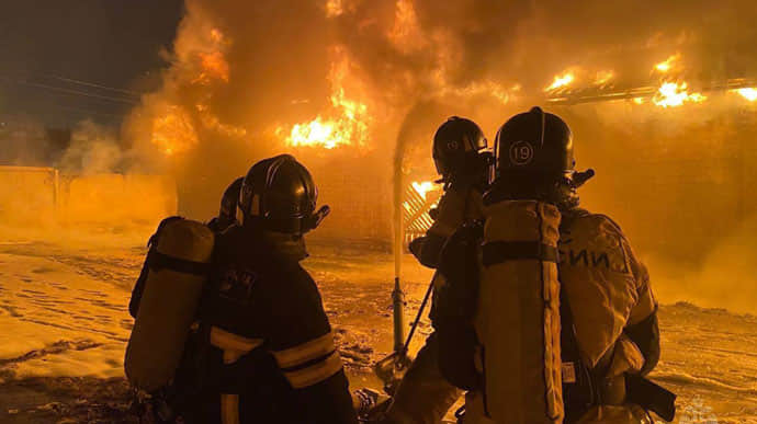 У російському Іжевську сталася масштабна пожежа − гасили 7 годин 