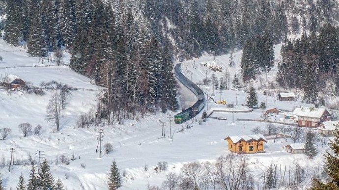 Укрзалізниця призначила додаткові новорічні рейси у напрямку Карпат