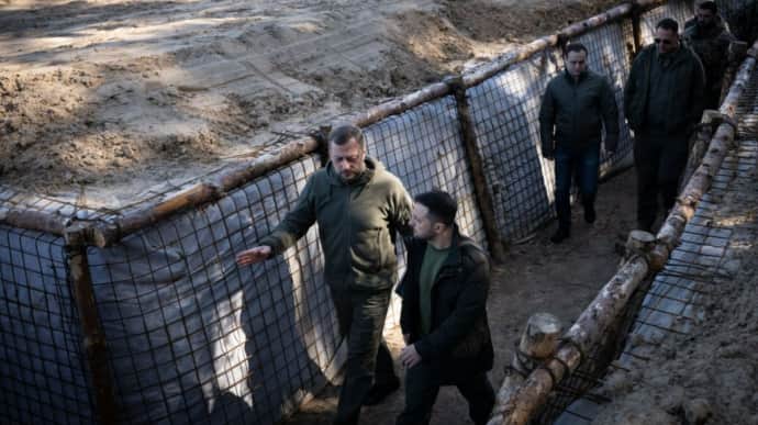Зеленский посетил оборонные сооружения в Черниговской области