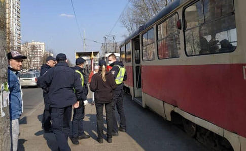 Патрульные составили три протокола на нарушителей карантина в Киеве