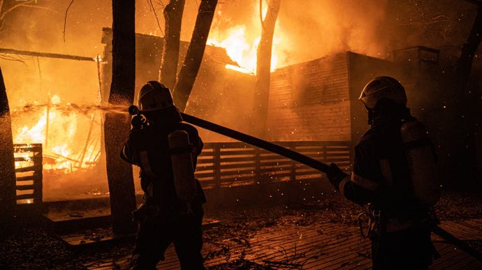В Киеве горел ЮБК на Трухановом острове