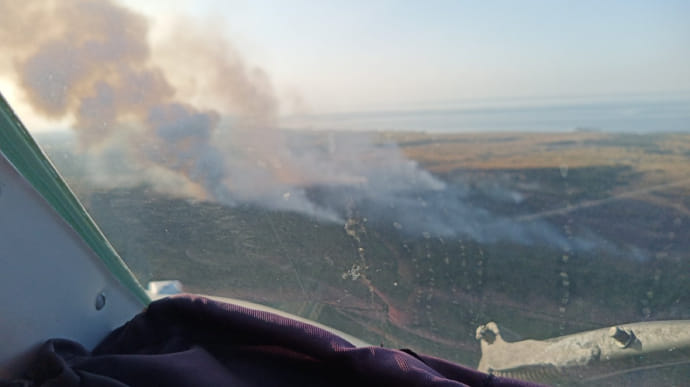 Сутки тушили пожар на полигоне в Херсонской области