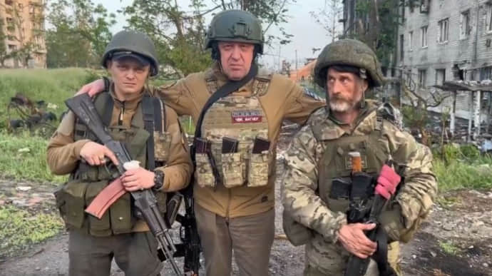 Prigozhin says Russian military fired on Wagnerites: mercenaries take Russian lieutenant colonel prisoner