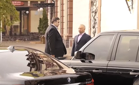 Спикер МВД распространил видео якобы встречи Саакашвили с владельцем Уралхима