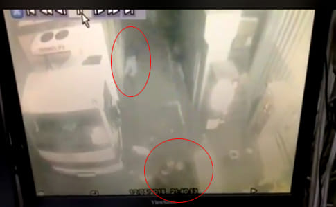 З'явилося відео вбивства поліцейським нападника в Харкові 