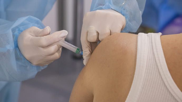 В Украине начался 4 этап COVID-вакцинации