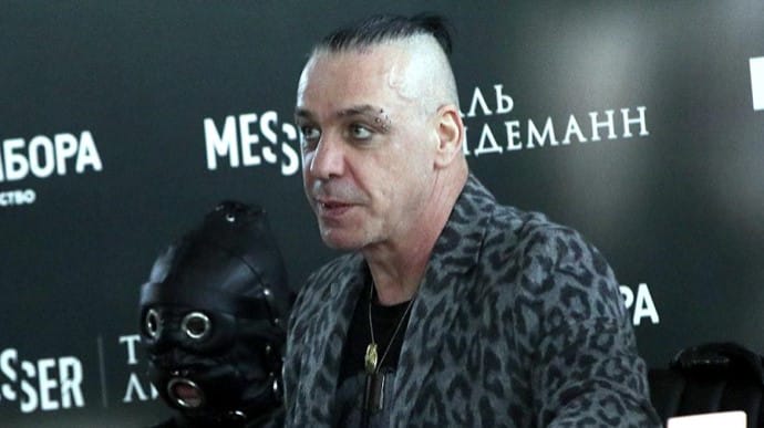 Приїхав у РФ на військовий фестиваль: силовики нагрянули до фронтмена Rammstein