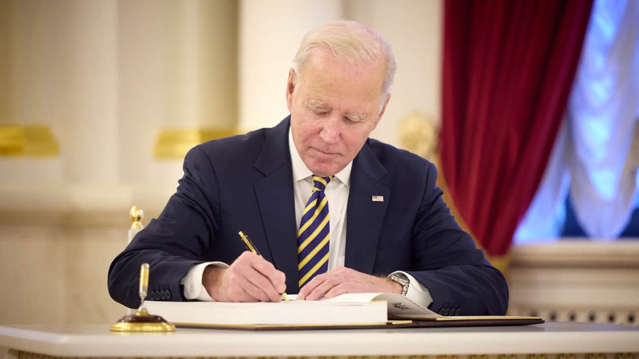 Biden is ready to meet with speaker of Chamber of Representatives to discuss bill on aid for Ukraine