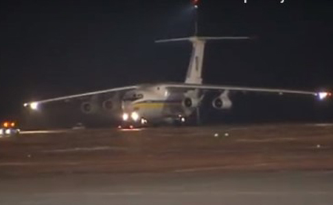 Самолет с освобожденными 76 украинцами приземлился в Борисполе