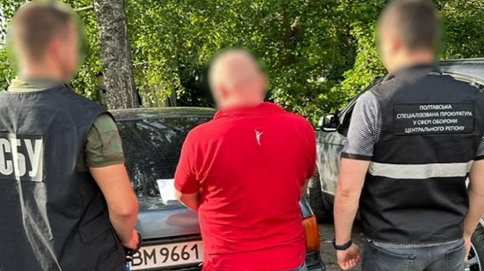Продавал справки для уклонистов: задержан работник военкомата на Полтавщине