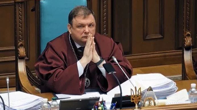 Суд зобов’язав ДБР розслідувати дії колишнього голови КС Шевчука