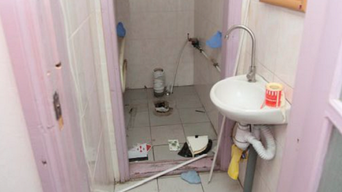 Russian invaders in Kharkiv region stole toilet bowl from courier company before retreating