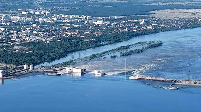 Water flows in wide stream: video from Kakhovka HPP destroyed by Russians