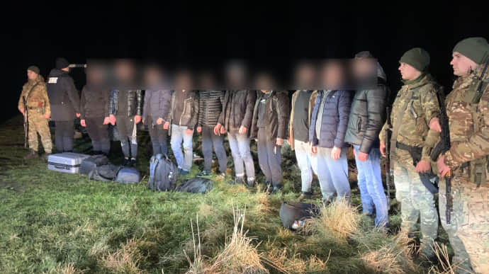 Десяток чоловіків намагалися незаконно дістатися молдовського берега Дністра