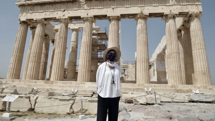 Греция на неделю продлила Covid-ограничения