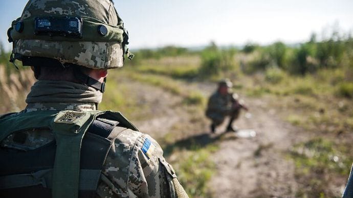 На Донбассе снова ранили украинского военного