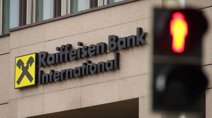 Austrian Raiffeisen Bank's Russian branch halts new brokerage account openings