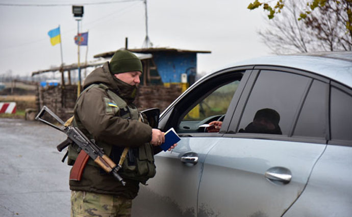 У поліції розповіли про затримання на КПВВ Донбасу причетних до бандформувань