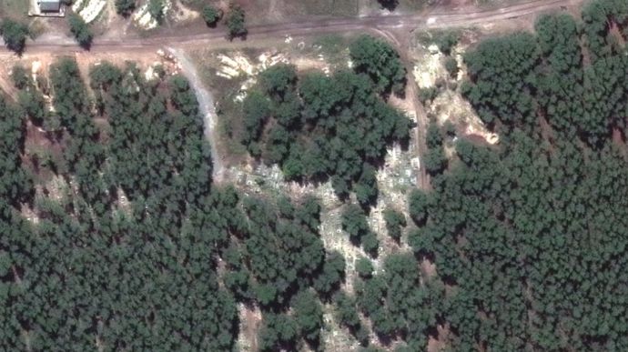 Maxar company shows satellite images of mass burial site near Izium