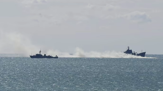 РФ заявляет об атаке беспилотного катера на свой корабль в Черном море