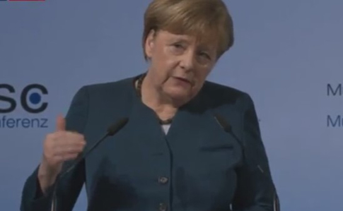 Меркель: Минск пока не выполнен, но он остается базой