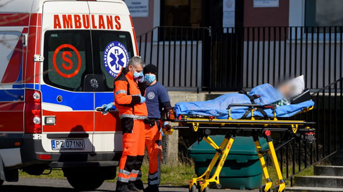 У Польщі вперше з початку епідемії - більше 500 померлих за добу