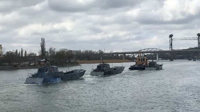 В Черное море вошли военные корабли России