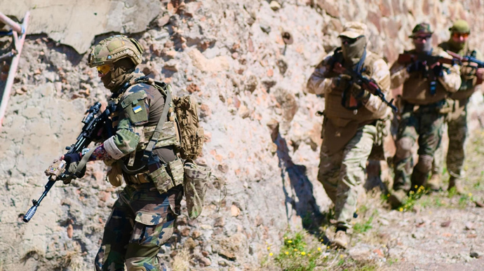 Испанская армия будет учить украинских военных