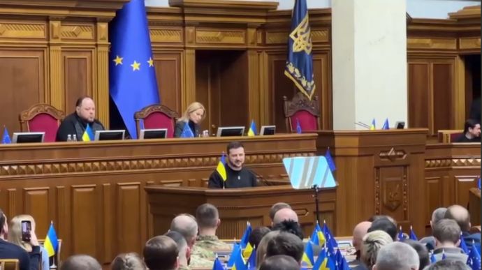 Zelenskyу calls for unity, recalling skis, golden crosses and political partisanship