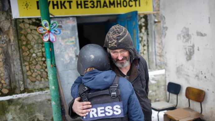 Залужный одобрил изменения в аккредитации журналистов во время военного положения
