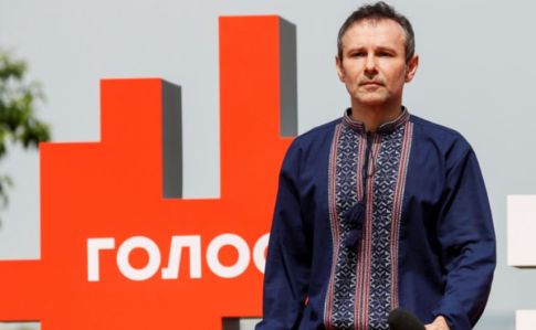 Вакарчук взял в партийный список более 50 волонтеров Голоса