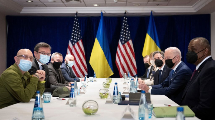Кулеба: Байден розуміє, що війна в Україні визначить хід історії ХХІ століття