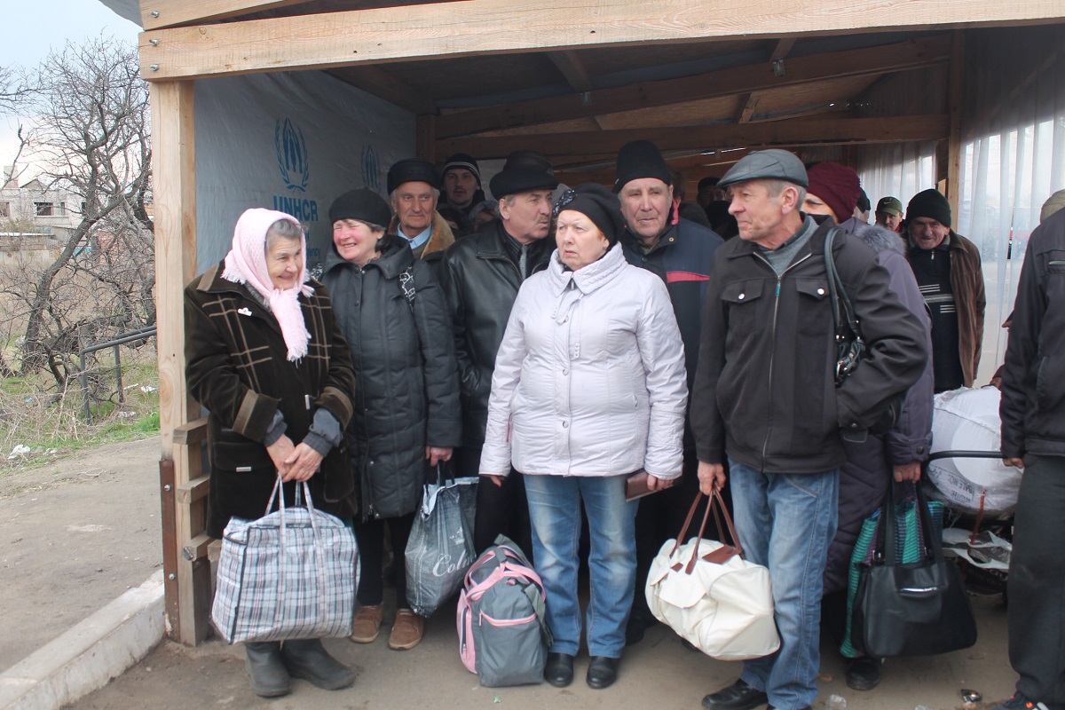 Черги на КПВВ в Станиці-Луганській в основному займають пенсіонери з ОРДЛО, які оформлені на підконтрольний територія як переселенці