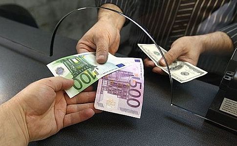 Нацбанк увеличил лимиты на снятие и покупку валюты