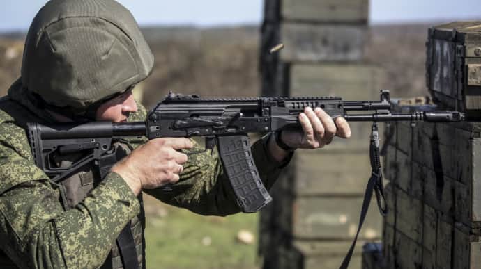 Британська розвідка: РФ продовжить змушувати призовників підписувати контракти для участі у війні