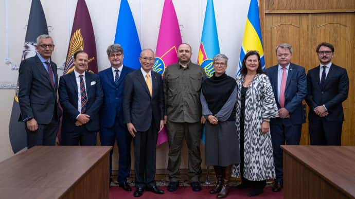 Ukraine's defence minister introduces G7 ambassadors to his team