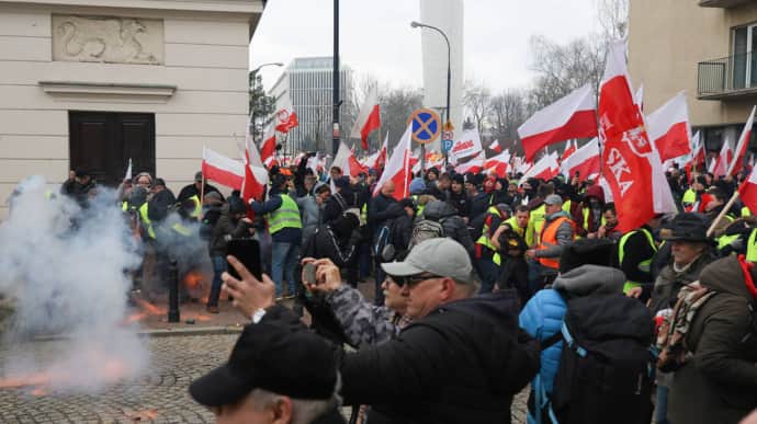 Farmers protest in Warsaw escalates into clashes people detained